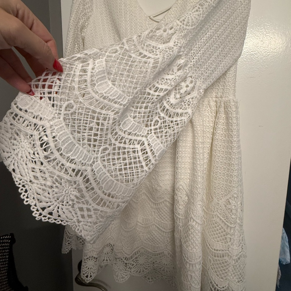 NWT White Lace Dress with bell sleeves size 6 - Picture 2 of 6